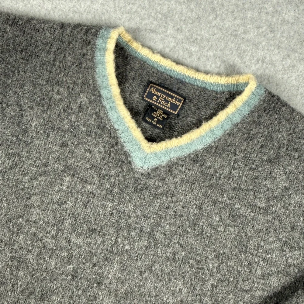 Vintage Abercrombie & Fitch Shetland Wool Sweater M Gray V Neck Made Hong Kong